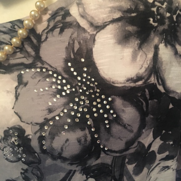 Top - Picture 2 of 8